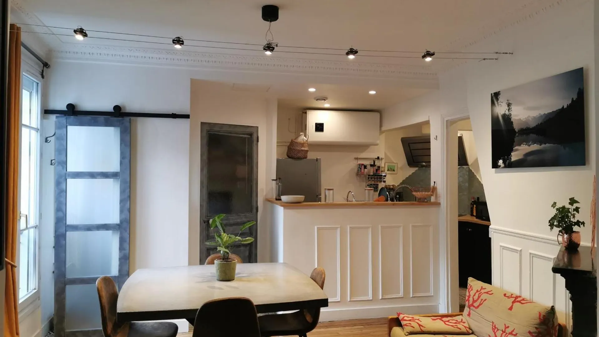 T2 Apartment In The Heart Of Pere Lachaise Paris